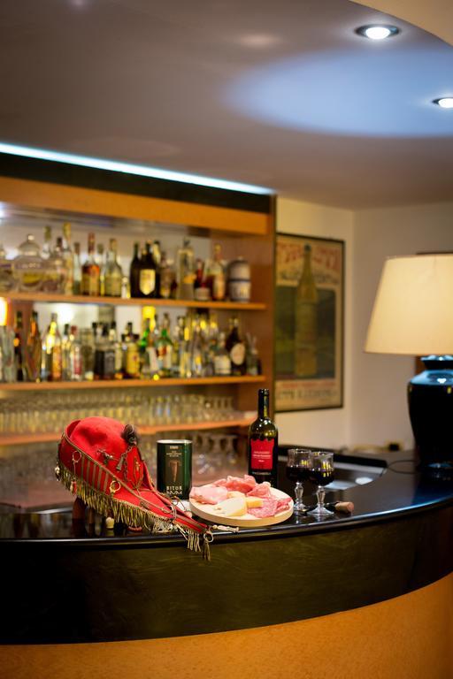 Hotel Le Rocce Маджоне Экстерьер фото
